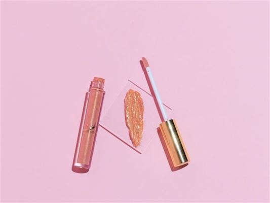 Hvordan laver man lipgloss?